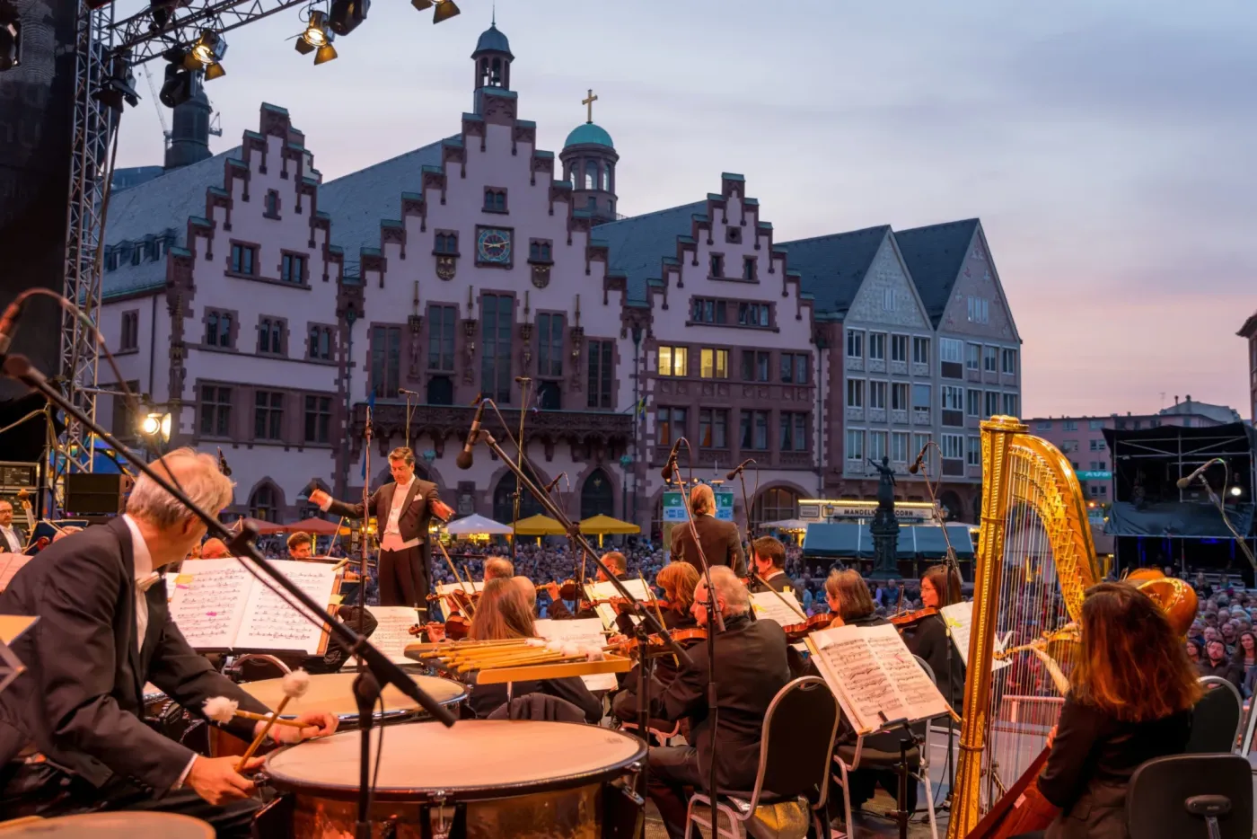 Hero Bild Frankfurt_Paulskirchenfest-2023_Oper-Frankfurt_DSC_6460_&copy;visitfrankfurt_Holger_Ullmann