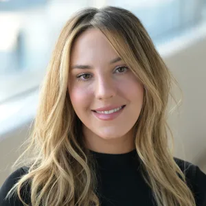 SPOTLIGHT OPERNSTUDIO: JULIA STUART